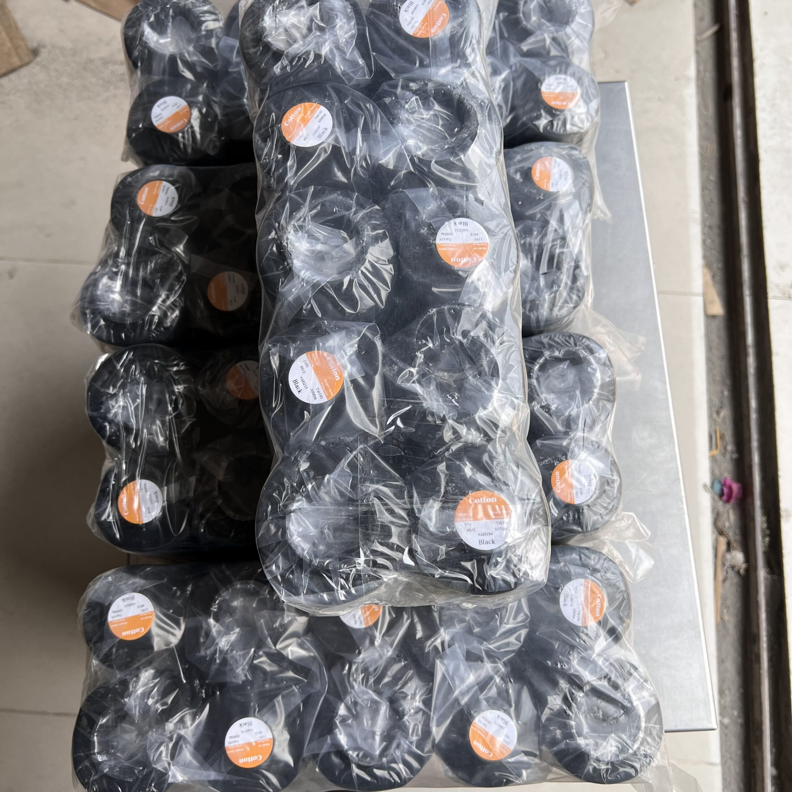 Chỉ may công nghiệp Đen 40/2 - Ảnh 7