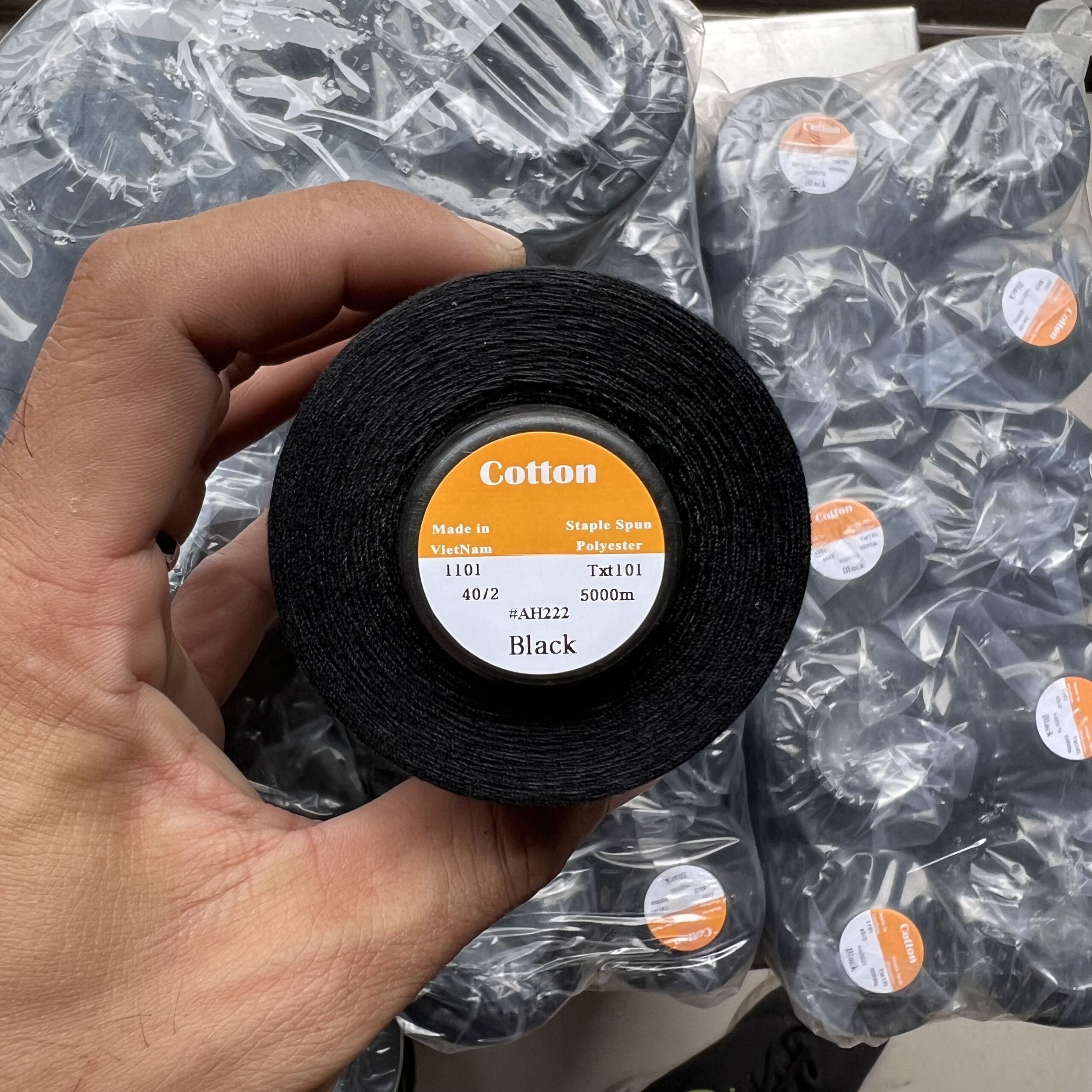 Chỉ may công nghiệp Đen 40/2 - Ảnh 9