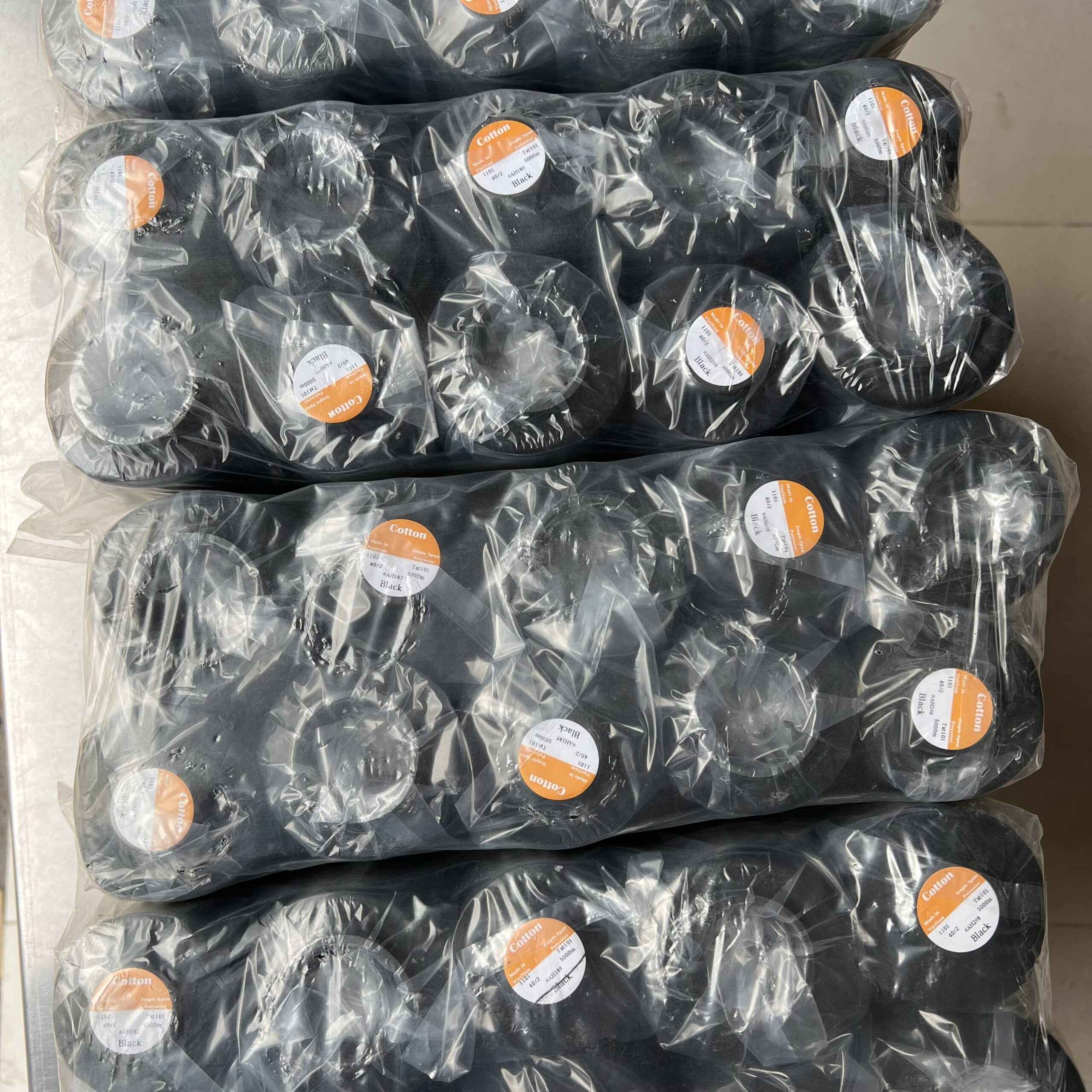 Chỉ may công nghiệp Đen 40/2 - Ảnh 3