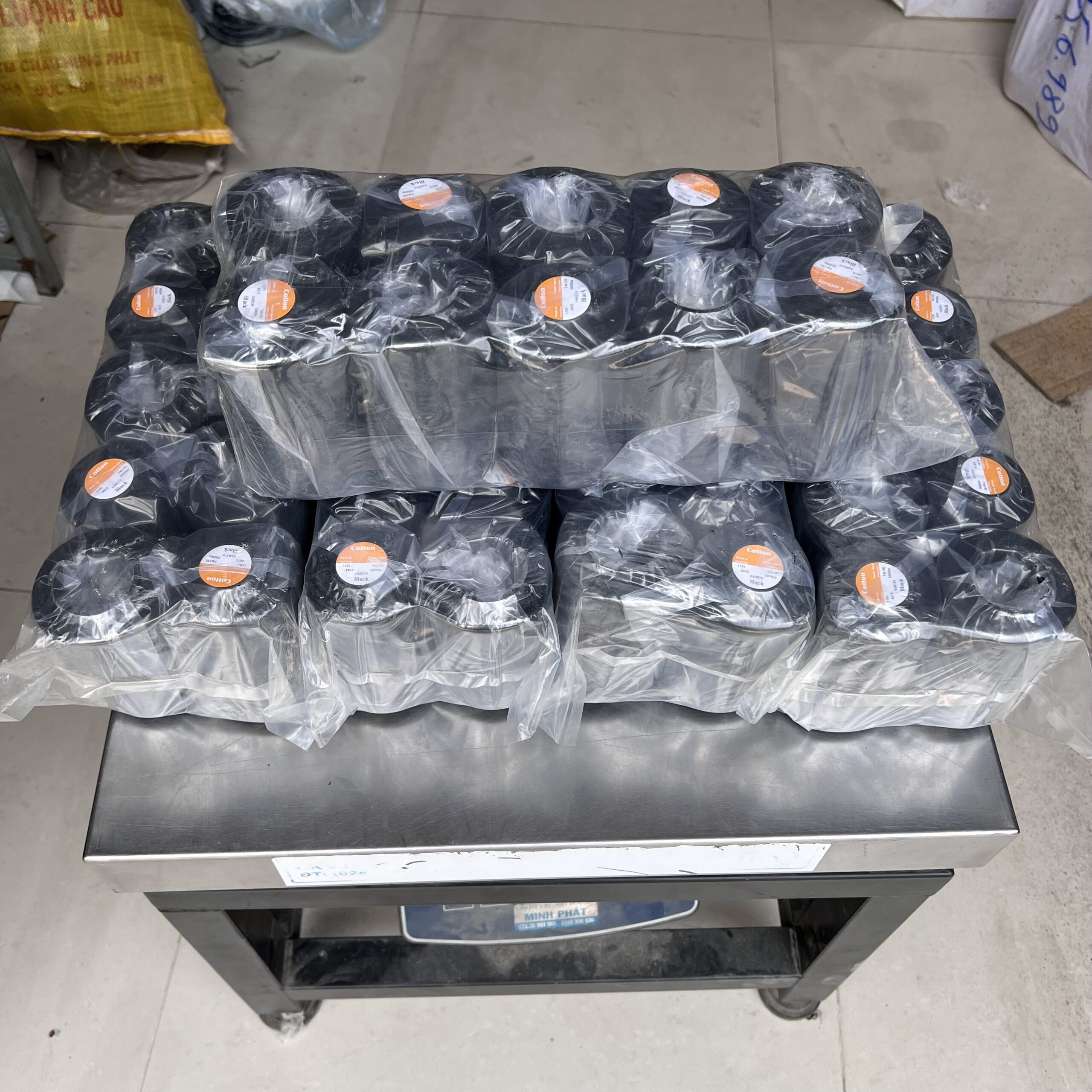 Chỉ may công nghiệp Đen 40/2 - Ảnh 8