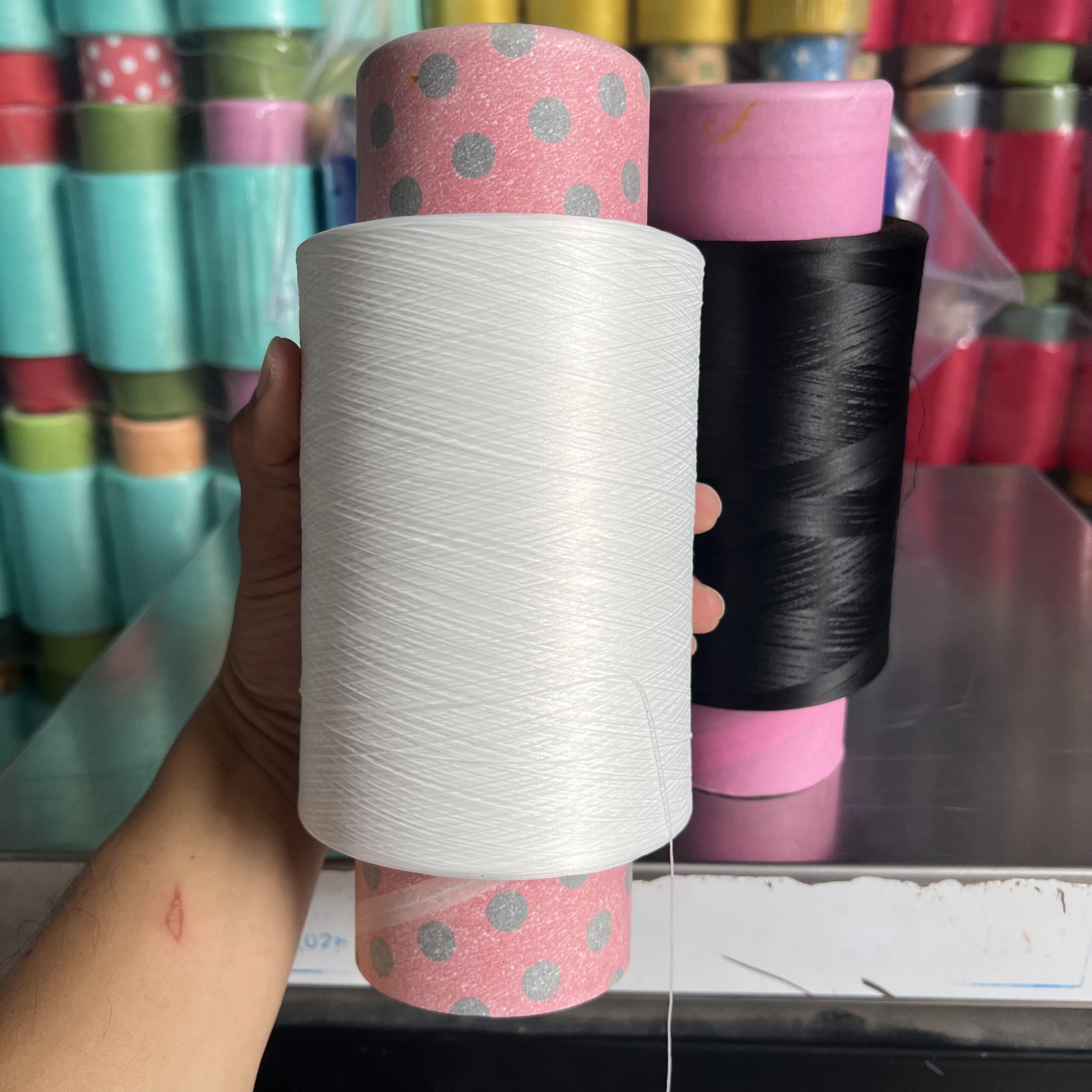 Tơ vắt sổ đen 150 hàng loại 1 ( 500gr/cuộn) - Ảnh 9