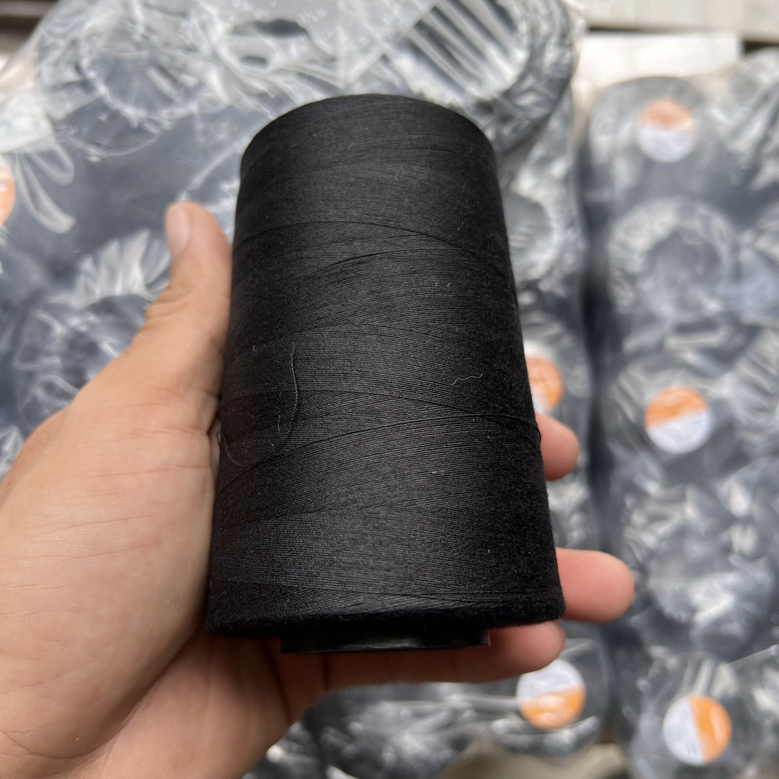 Chỉ may công nghiệp Đen 40/2 - Ảnh 5