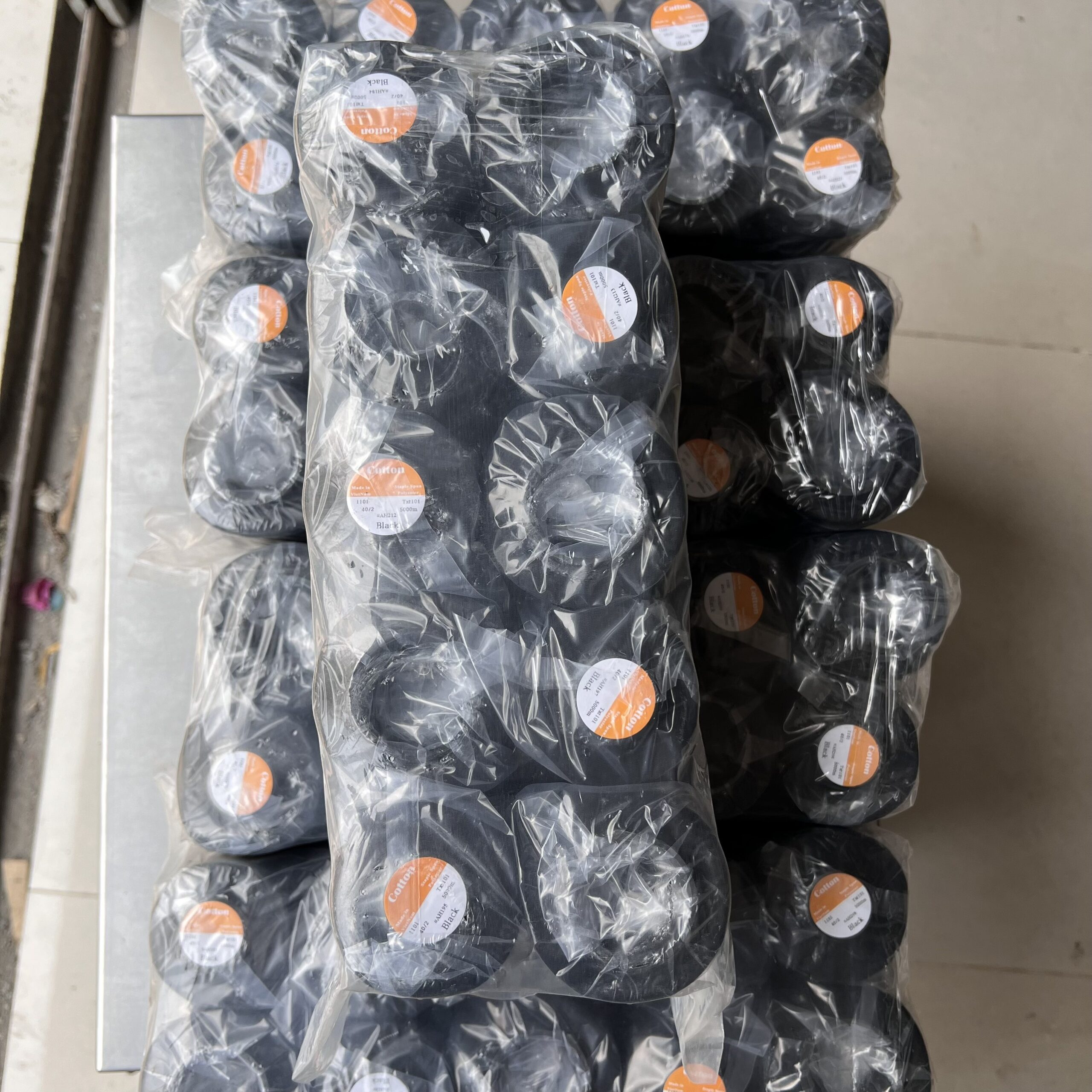 Chỉ may công nghiệp Đen 40/2 - Ảnh 6