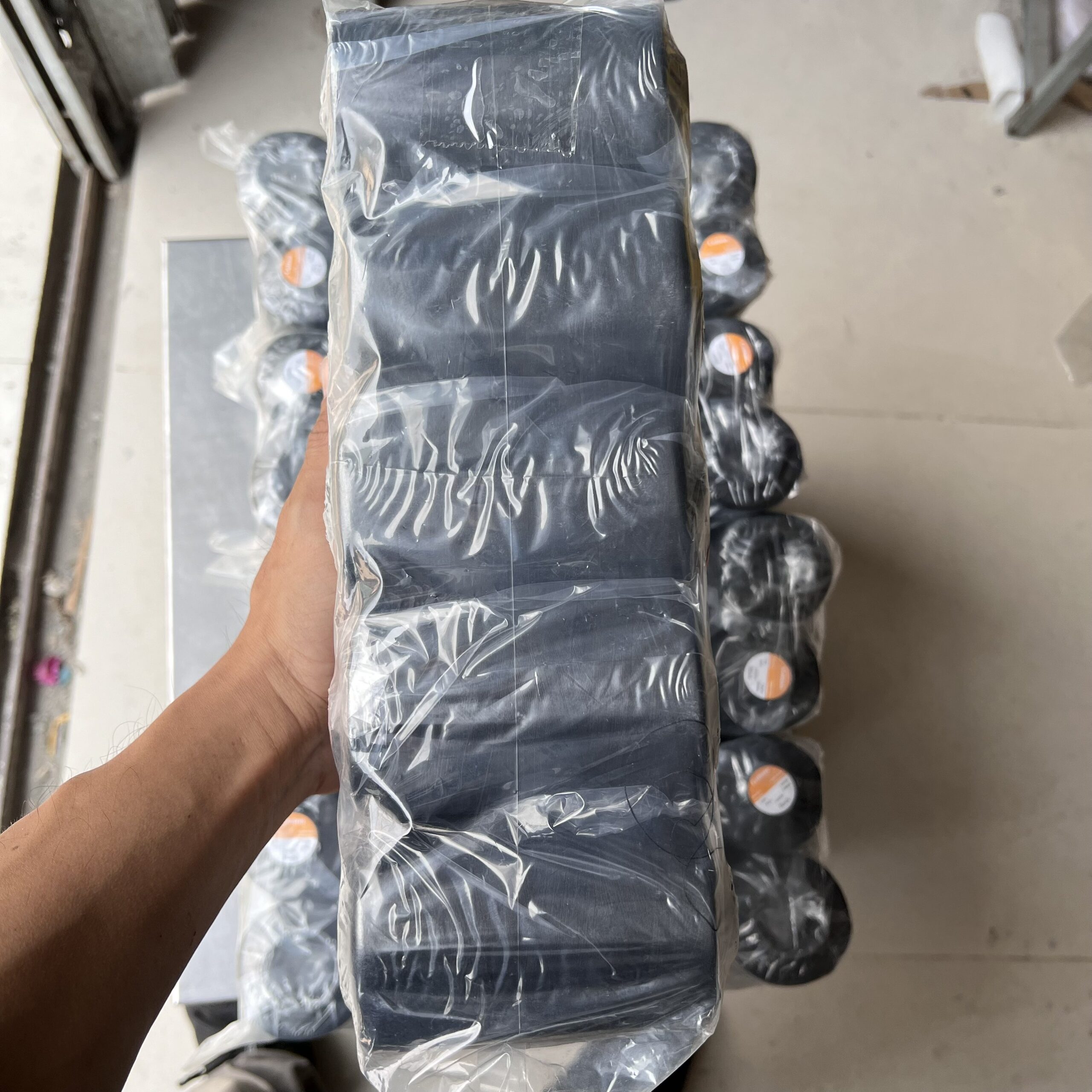 Chỉ may công nghiệp Đen 40/2 - Ảnh 10