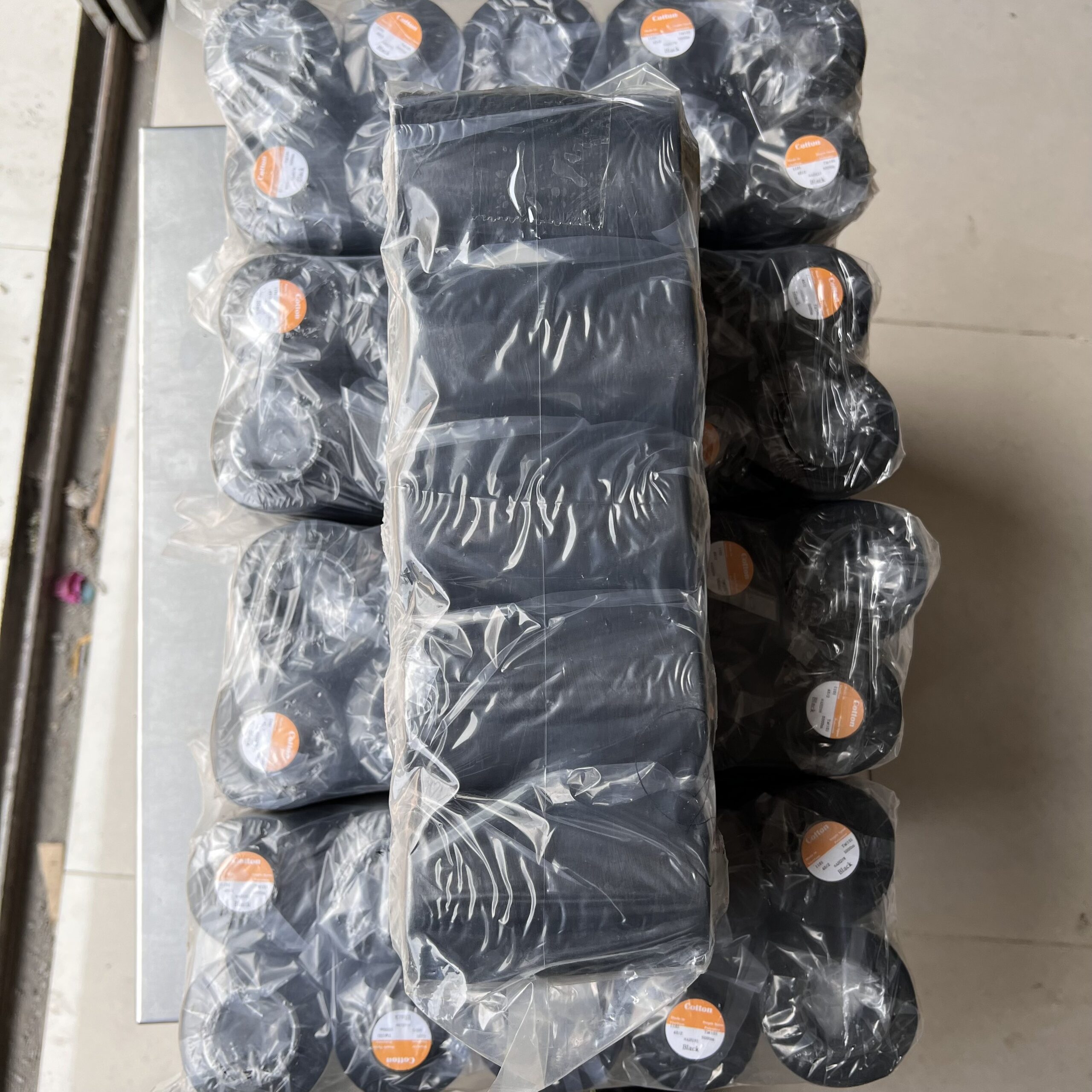 Chỉ may công nghiệp Đen 40/2 - Ảnh 14