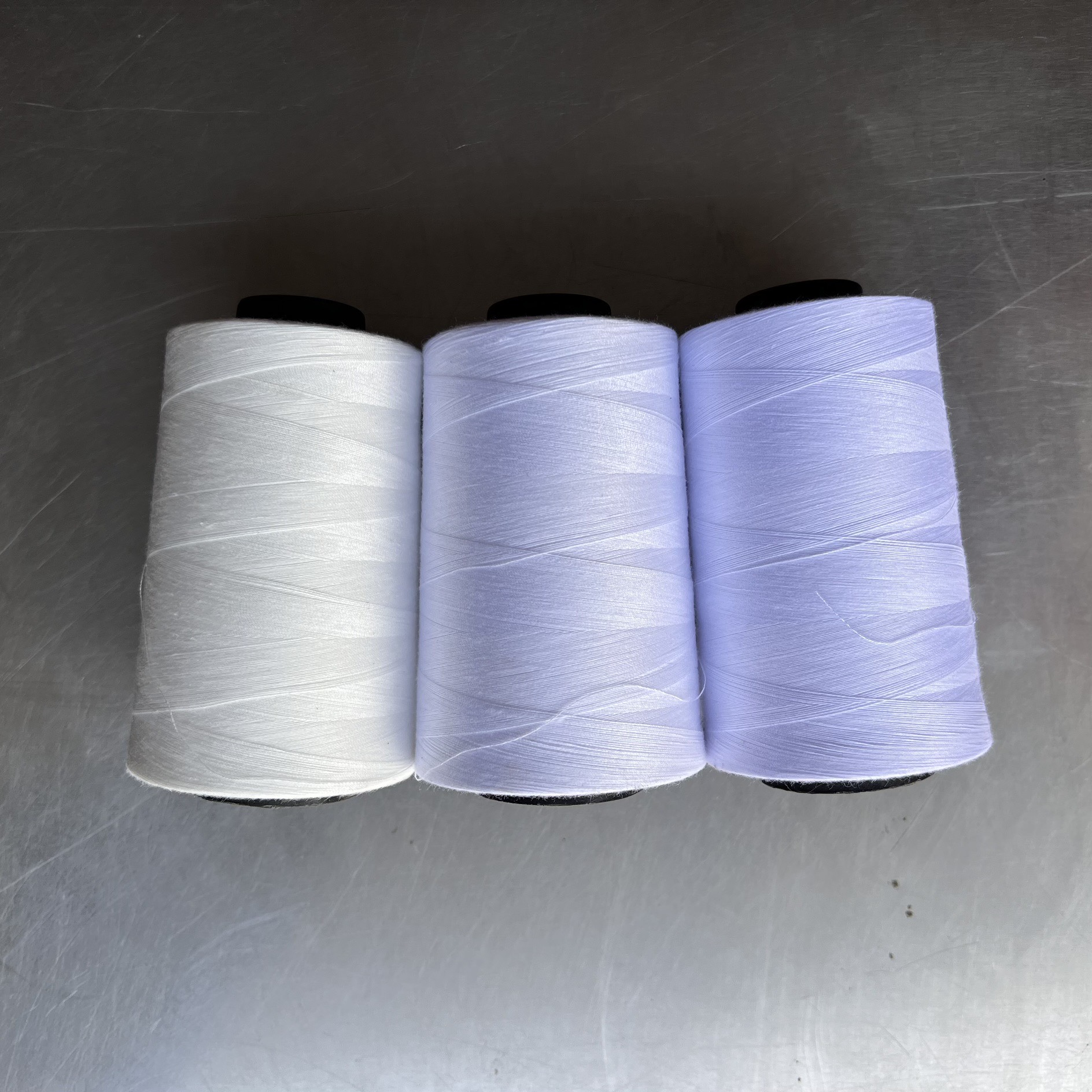 Chỉ may công nghiệp TRẮNG TẨY 40/2 hàng công ty lỏi nhẹ 5000m/ cuộn - Ảnh 15