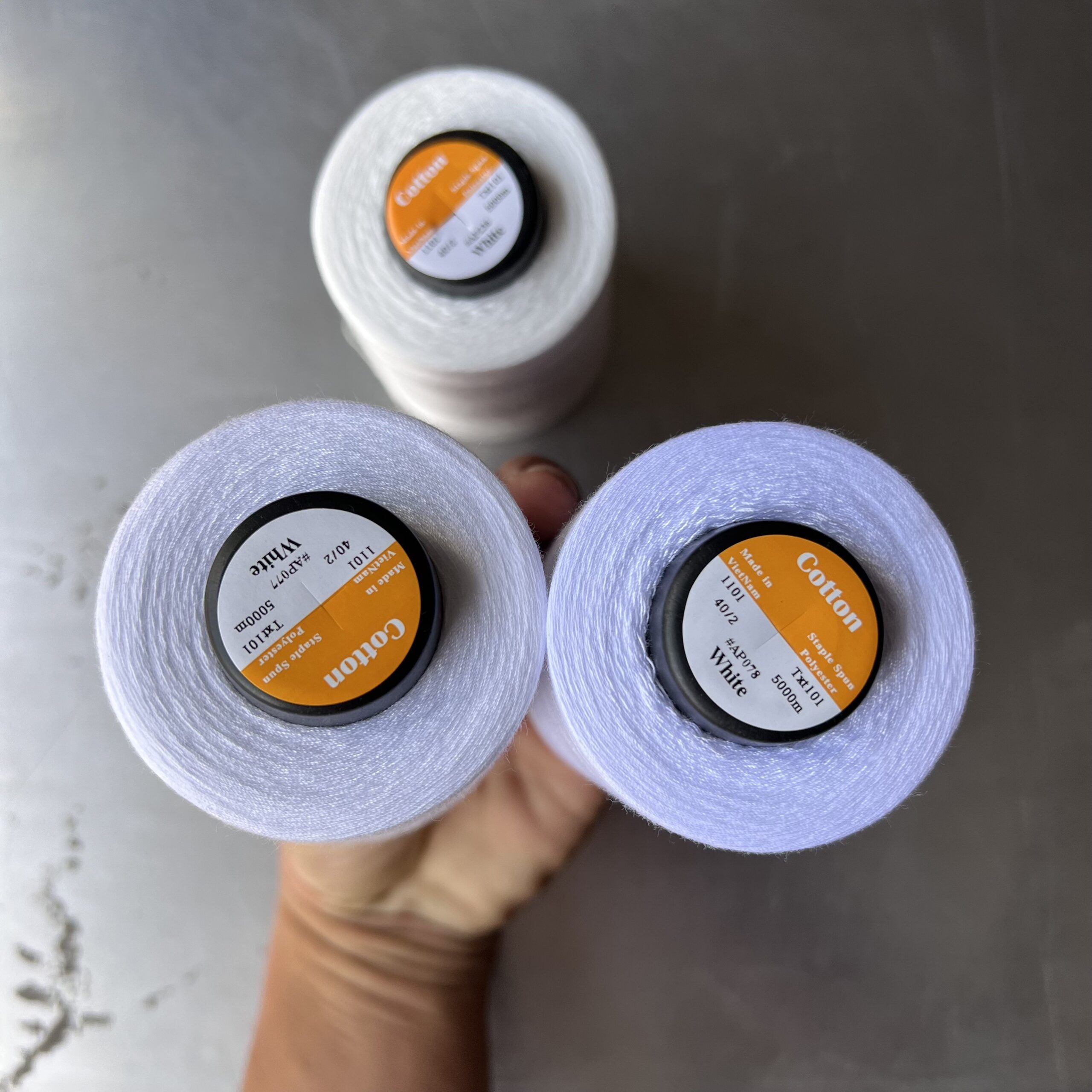 Chỉ may công nghiệp TRẮNG TẨY 40/2 hàng công ty lỏi nhẹ 5000m/ cuộn - Ảnh 10