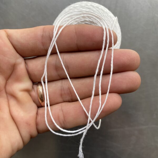Chỉ may công nghiệp trắng đen sợi lớn 20/2 ( Tex 60, 30/3 ) hàng cty 2500m/cuộn (Sao chép) - Ảnh 3