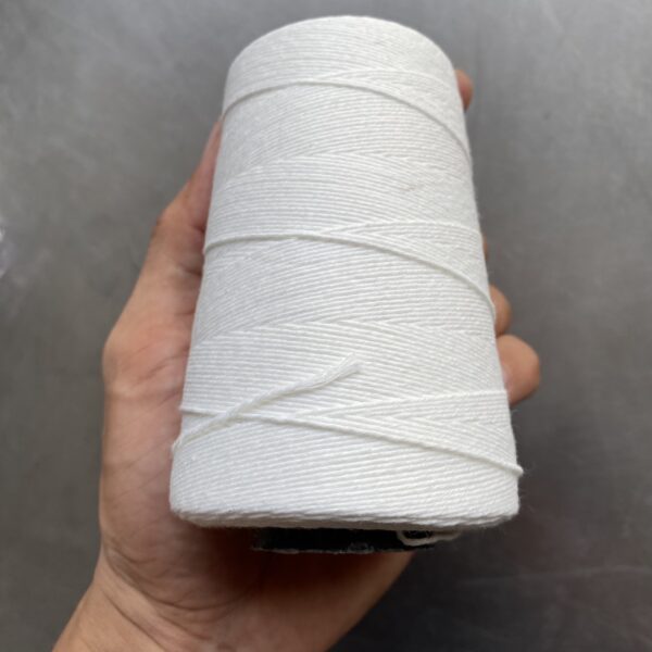 Chỉ may công nghiệp trắng đen sợi lớn 20/2 ( Tex 60, 30/3 ) hàng cty 2500m/cuộn (Sao chép) - Ảnh 4