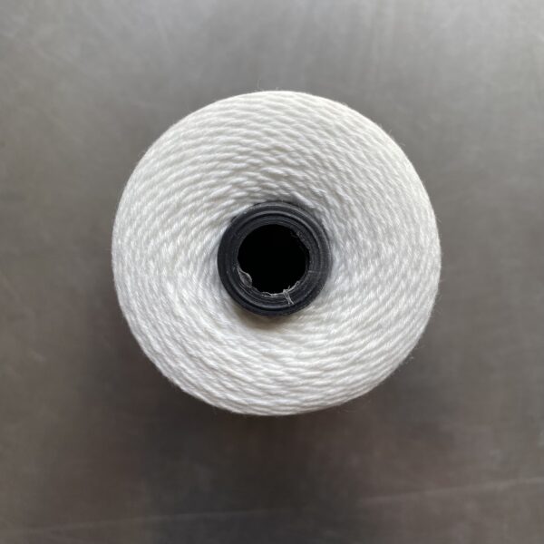 Chỉ may công nghiệp trắng đen sợi lớn 20/2 ( Tex 60, 30/3 ) hàng cty 2500m/cuộn (Sao chép) - Ảnh 6