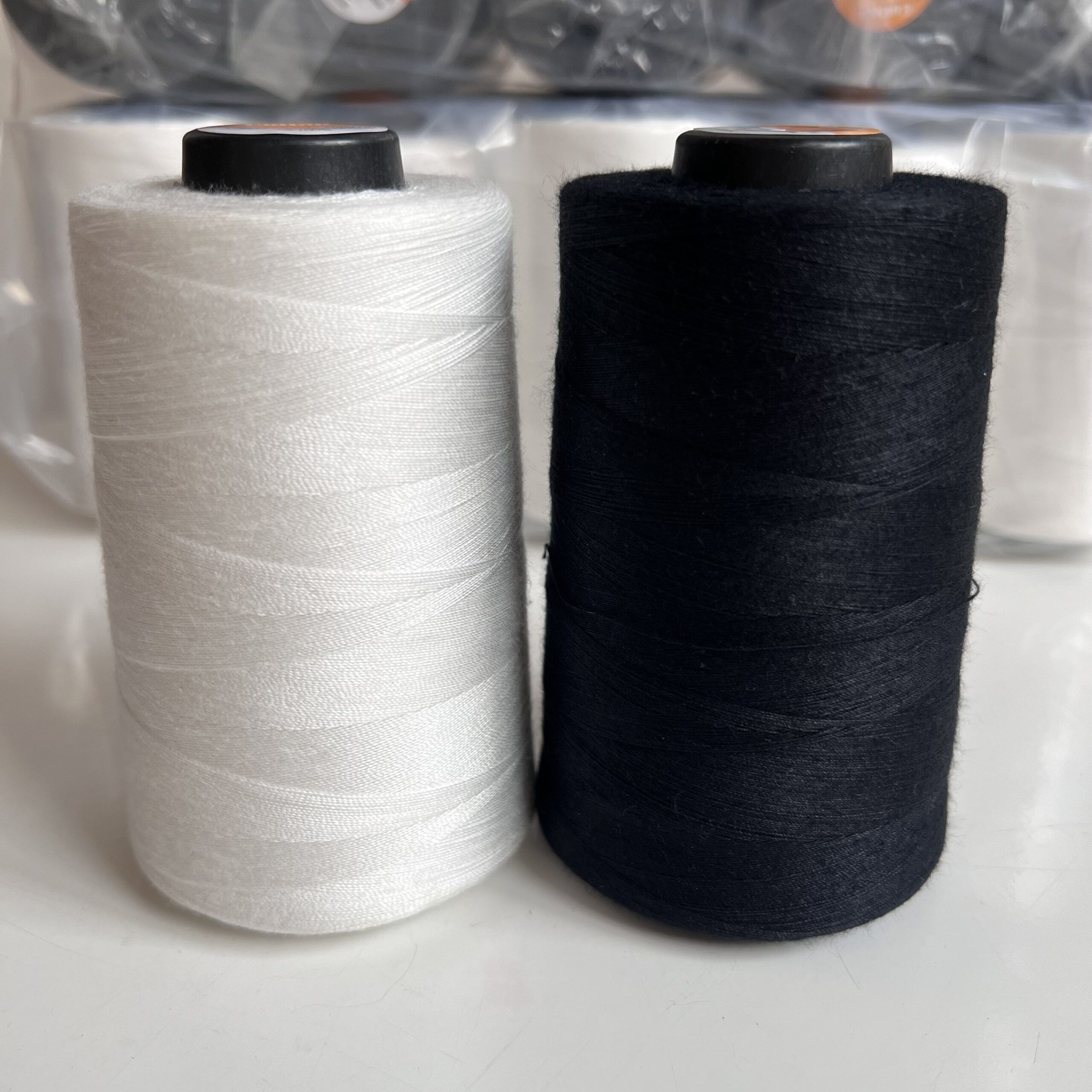 Chỉ may công nghiệp trắng đen sợi lớn 20/2 ( Tex 60, 30/3 ) hàng cty 2500m/cuộn - Ảnh 2