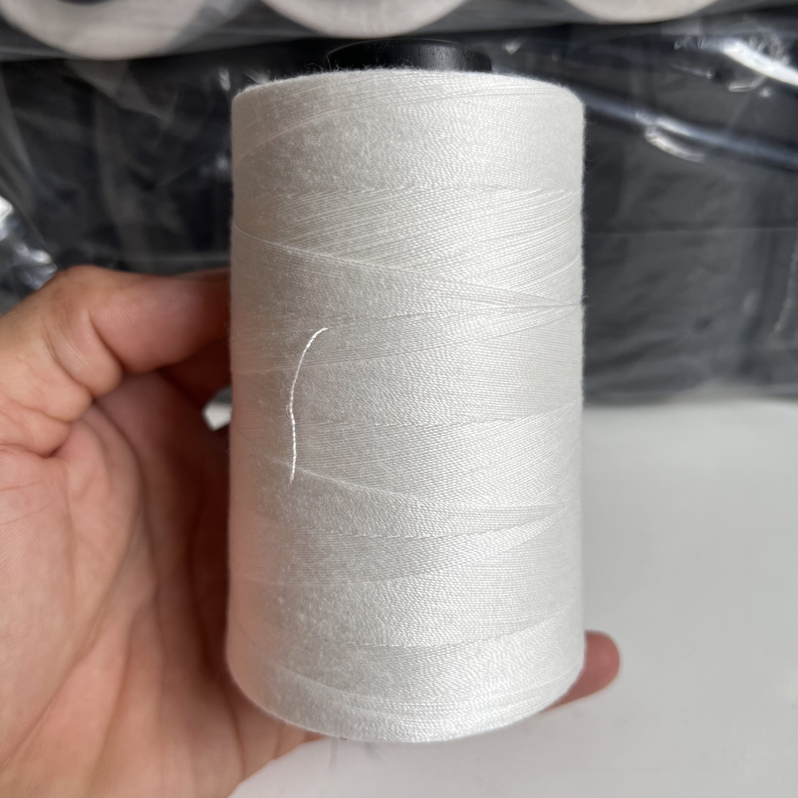 Chỉ may công nghiệp trắng đen sợi lớn 20/2 ( Tex 60, 30/3 ) hàng cty 2500m/cuộn - Ảnh 16