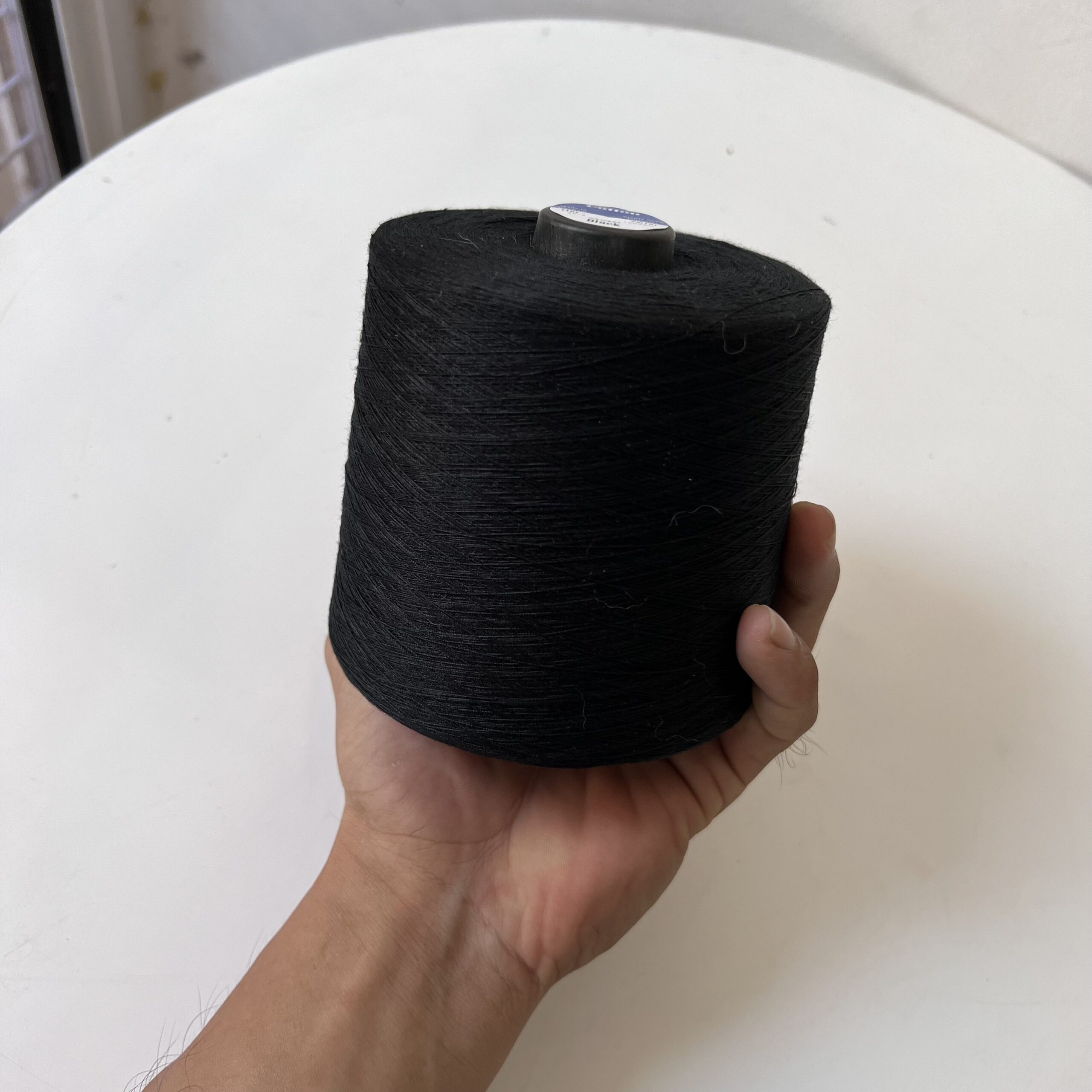 Chỉ may đen, trắng 40/2 cuộn siêu lớn 15.000m 500gr/cuộn hàng đều màu chuyên dùng vắt sổ, 1 kim vắt sổ, lót thêu - Ảnh 10