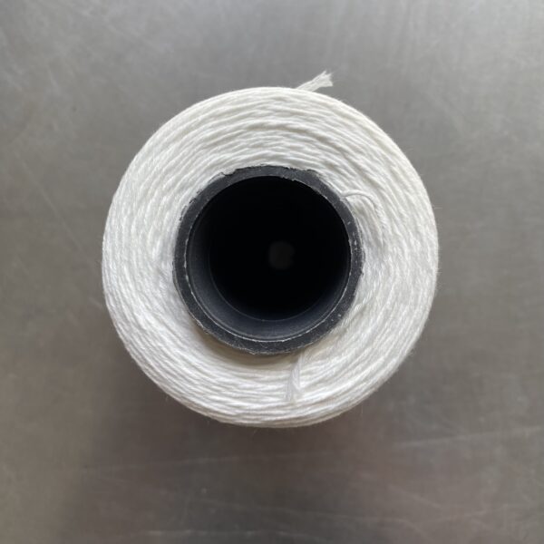 Chỉ may công nghiệp trắng đen sợi lớn 20/2 ( Tex 60, 30/3 ) hàng cty 2500m/cuộn (Sao chép) - Ảnh 13